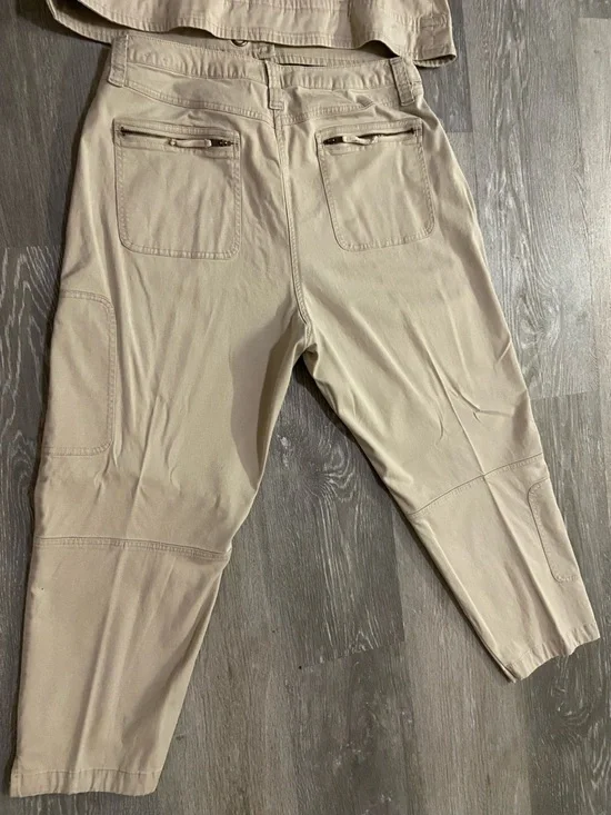 Chico's Matching Set - Beige Utility Zip Sleeveless Vest and Matching Pants - Picture 7 of 10